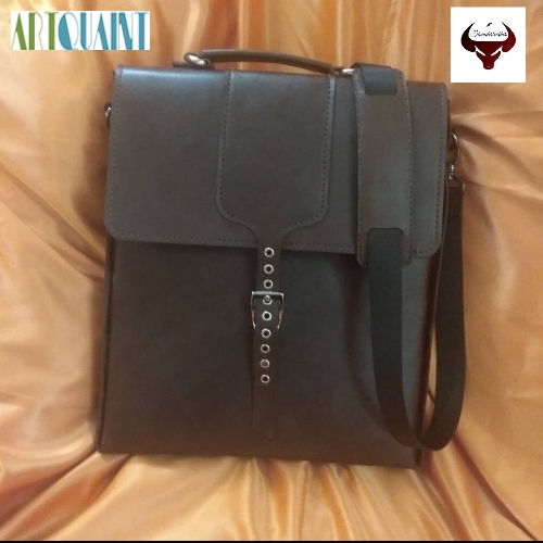 خرید، قیمت و مشخصات کیف چرمی مردانه یکطرفه دستدوز با استفاده از نخ ایتالیایی و چرم گاوی طبیعی | هنرظریف