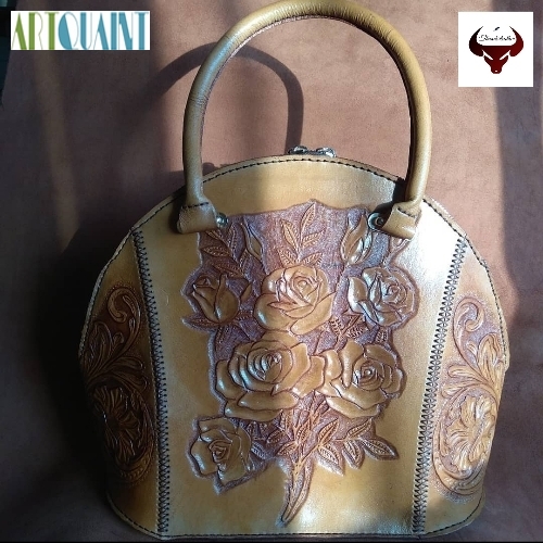 مشخصات کیف حکاکی مجلسی چرم کراست گاوی و آستر چرم هورس گاوی بسیار بادوام | هنرظریف