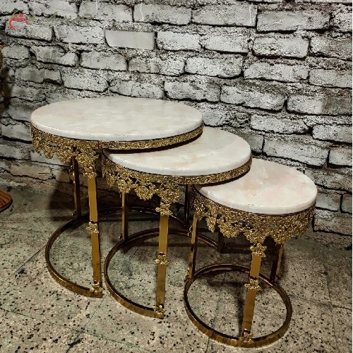خرید آنلاین، میز عسلی لاکچری برنزی 3 تکه ی دارای سه سایز مختلف با صفحه سنگ مرمر سفید و طراحیک کاملا جدید با ضمانت، زیر قیمت بازار | هنرظریف