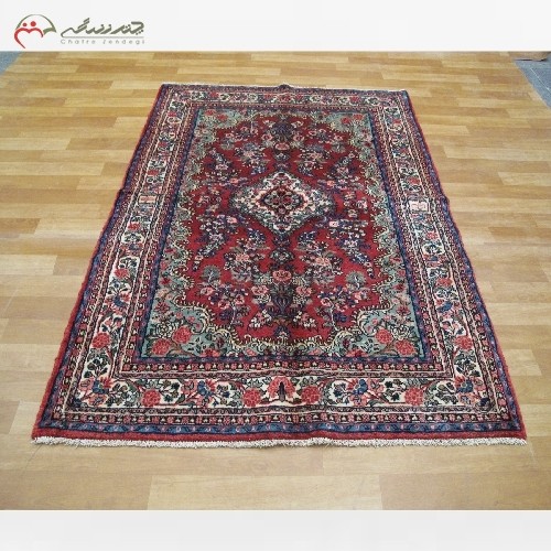 خرید آنلاین، فرش دستبافت همدان کد 38997 با زمینه لاکی و حاشیه کرم، تراکم بالا و بافته شده با نخ اعلاء، زیر قیمت بازار | هنرظریف