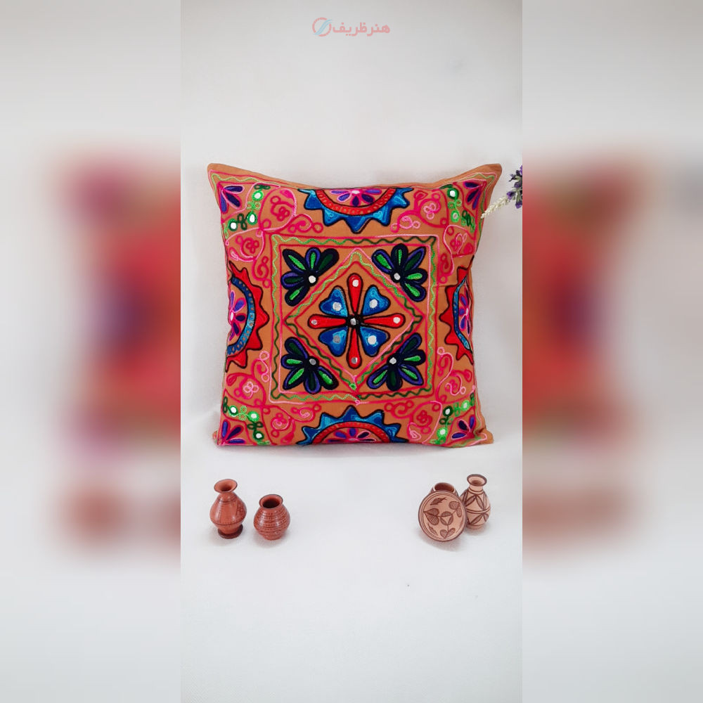 خرید، قیمت و مشخصات کاور کوسن سوزن دوزی مدل زنبق با پارچه کتان  کد 1-2 قابل شستشو و رنگ ثابت - هنرظریف