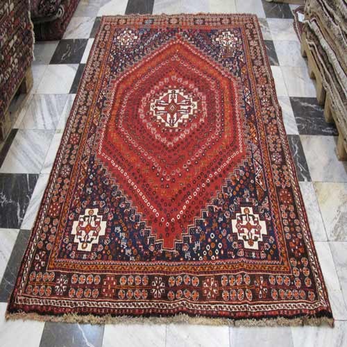 فرش دستباف - خرید و قیمت فرش دستباف شيراز طرح لچک و ترنج سایز قالي رنگ زمینه لاكي رنگ حاشیه قهوه اي کد ۳۸۴۶۱ - هنرظریف