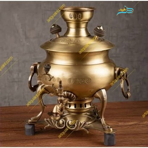 نمای نزدیک از بدنه براق و روکش کوره‌ای سماور ۶ لیتری با کیفیت ساخت عالی