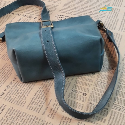 کیف دوشی زنانه چرم بزی دست دوخت سبک و کاربردی سبز آبی