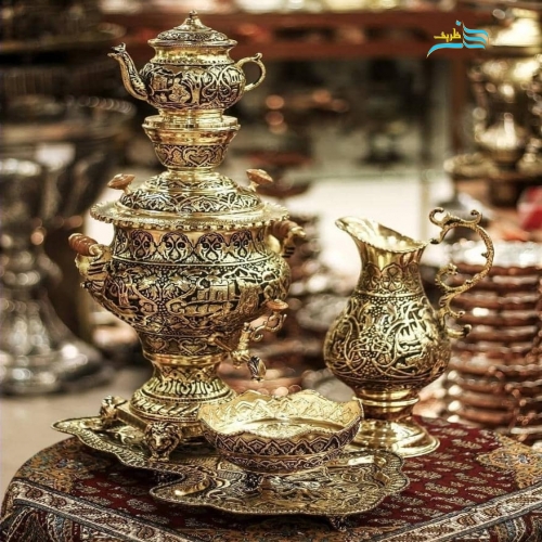 نمای شبیه‌سازی شده از سرویس روی میز پذیرایی یا سفره هفت‌سین برای نمایش مقیاس و کاربرد.