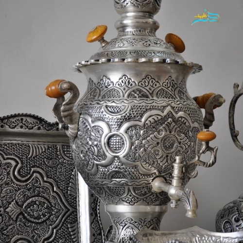 نمای اختصاصی از آبکاری نقره و روکش کوره‌ای برای نمایش درخشش و رنگ ثابت.