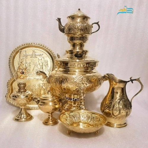 نمای کامل از سرویس سماور با قلم هخامنشی، نمایش فرم و زیبایی کلی.