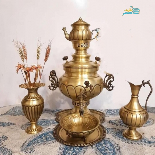نمای شبیه‌سازی شده از سرویس روی میز پذیرایی برای نمایش مقیاس و کاربرد.