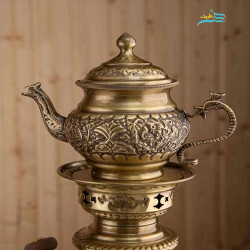 نمای نزدیک قوری قلمزنی برنجی