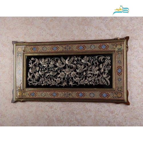 نمای شبیه‌سازی شده از تابلو روی دیوار برای نمایش مقیاس و کاربرد.