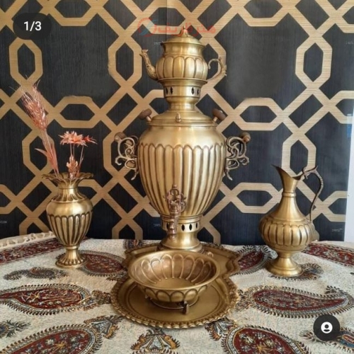 نمای کامل از سماور با مدل آناناسی، نمایش فرم و زیبایی کلی.