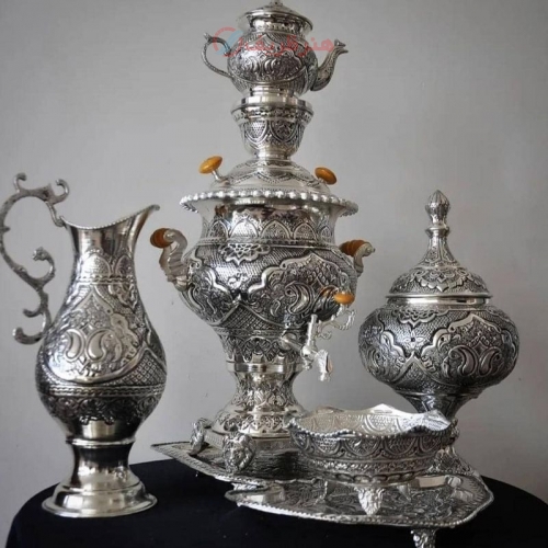 نمای کامل از سرویس سماور و گزخوری، نمایش هماهنگی و زیبایی کلی.