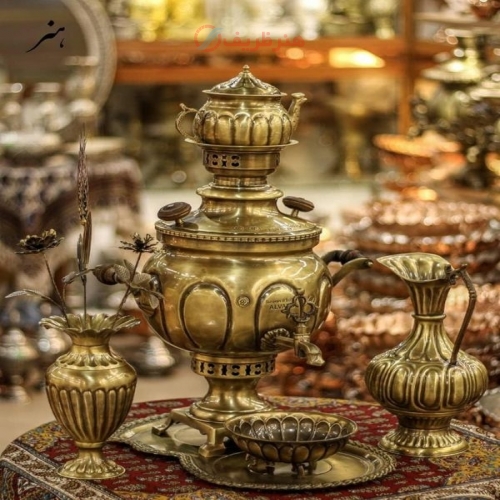 نمای کامل از سرویس سماور با ظاهر آنتیک، نمایش فرم و زیبایی کلی.
