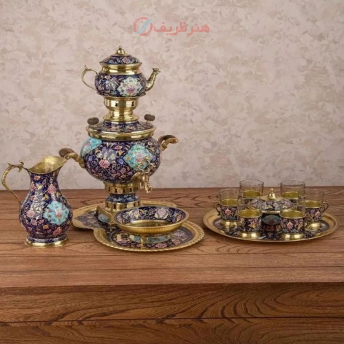 نمای کامل از سرویس سماور و پرداز، نمایش هماهنگی و زیبایی کلی.