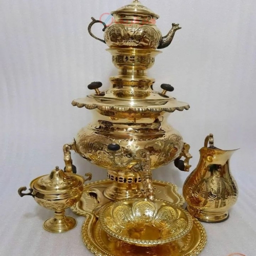 نمای کامل از سرویس ۵ تکه سماور، نمایش هماهنگی و زیبایی کلی.