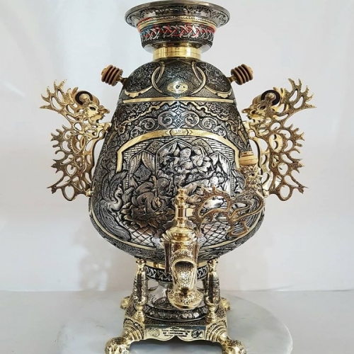 سماور زغالی برنجی ۸ لیتری مدل جام دسته ملکه پایه ستوندار ضخیم