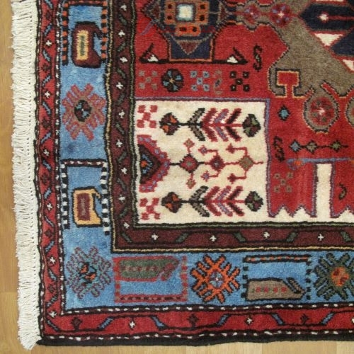 فرش دستباف طارم زنجان طرح ۵ ترنج سایز موصل باريک رنگ زمینه لاكي رنگ حاشیه آبي کد ۴۰۰۲۵