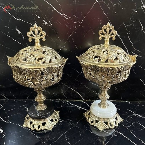 ظرف شکلات خوری برنزی در طرح گل لاله با پایه سنگی در دو رنگ سیاه و سفید، سبک و شکیل