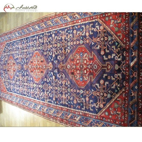 فرش دستبافت همدان کد 39190 طرح 3ترنج با زمینه سرمه ای و حاشیه آبی، نخ اعلاء - هنرظریف