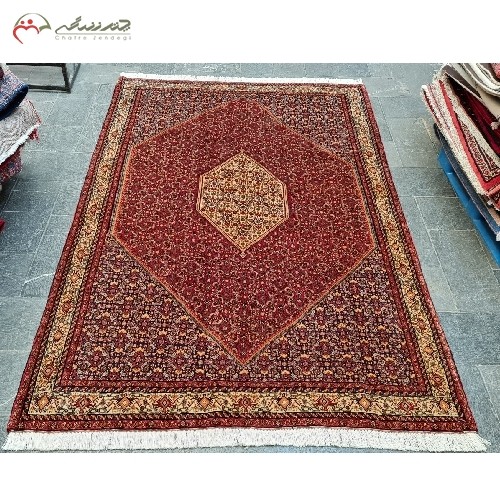 فرش دستبافت بیجار کد 39272 در طرح ماهی و ترنج، نقشه بی نظیر و زیبا