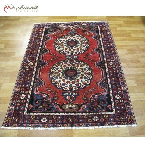 فرش دستبافت  بختیار طرح ترنج کد 39518 با ضمانت رنگ و دوام نخ، طرح زمینه بی نظیر ترنج - هنرظریف