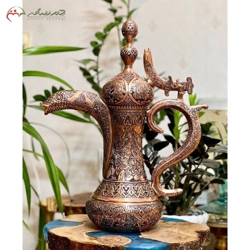 دله قهوه عربی برنجی در طرح چهره، با قلم زنی فوق العاده در رنگ مسی، دارای گارانتی