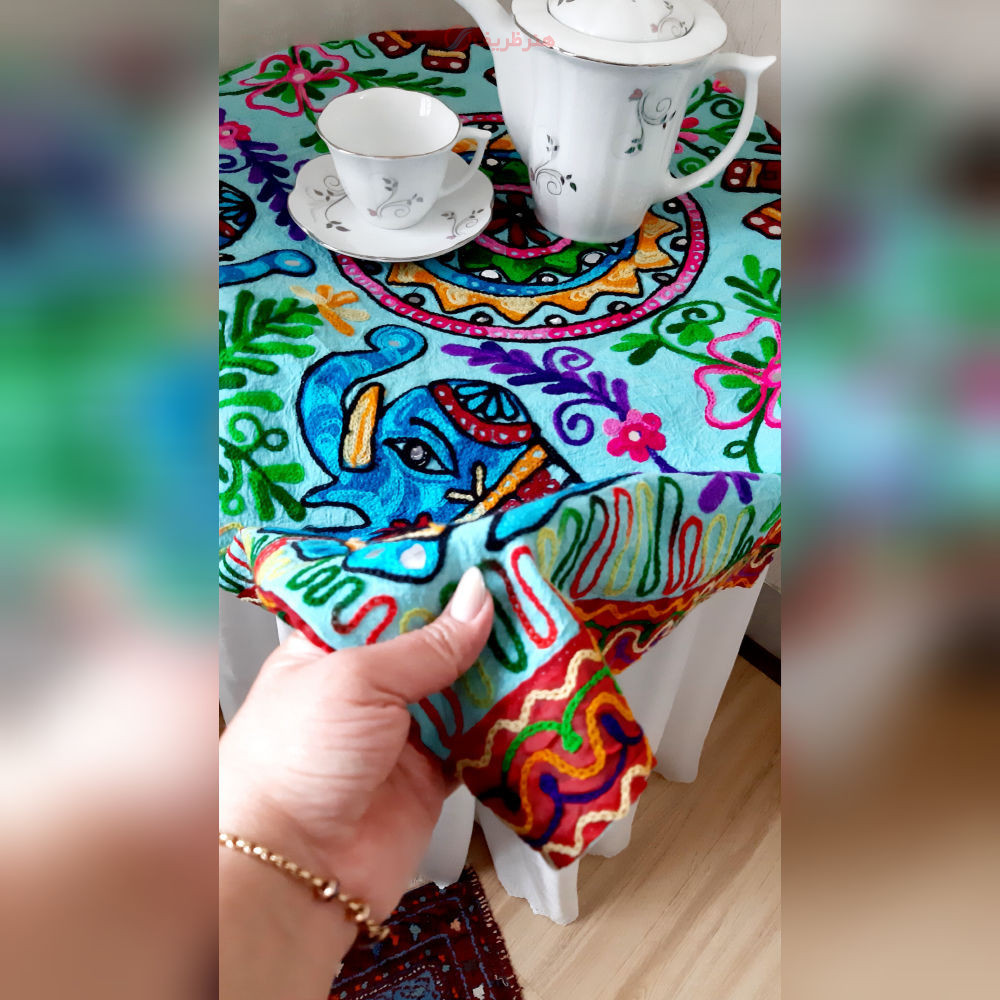 رومیزی مربع سوزن دوزی و آینه کاری کتان ۸۸×۸۸ قابل شستشو B-3