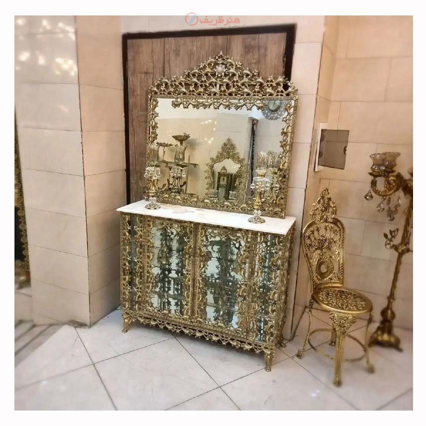 آینه کنسول برنزی بوفه دار، با شمعدان و ساعت طرح گل ترمه