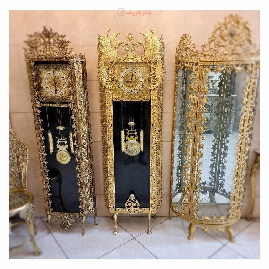 بوفه و ساعت با روکش برنز، کار شده با ورق ضخیم