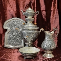 خرید، قیمت و مشخصات سرویس کامل سماور ریز قلم‌ 6 لیتری، جنس برنج با روکش کوره ای و رنگ‌ ثابت | هنرظریف