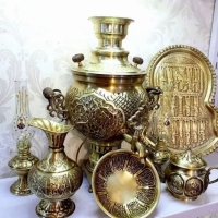 خرید سرویس سماور زغالی برنجی ۶ لیتری قلم‌دست طرح خاص ۴۵ سانتی | هنرظریف