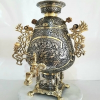 خرید و قیمت سماور برنجی زغالی ۸ لیتری، مدل جام دسته ملکه پایه ستوندار ضخیم - هنرظریف